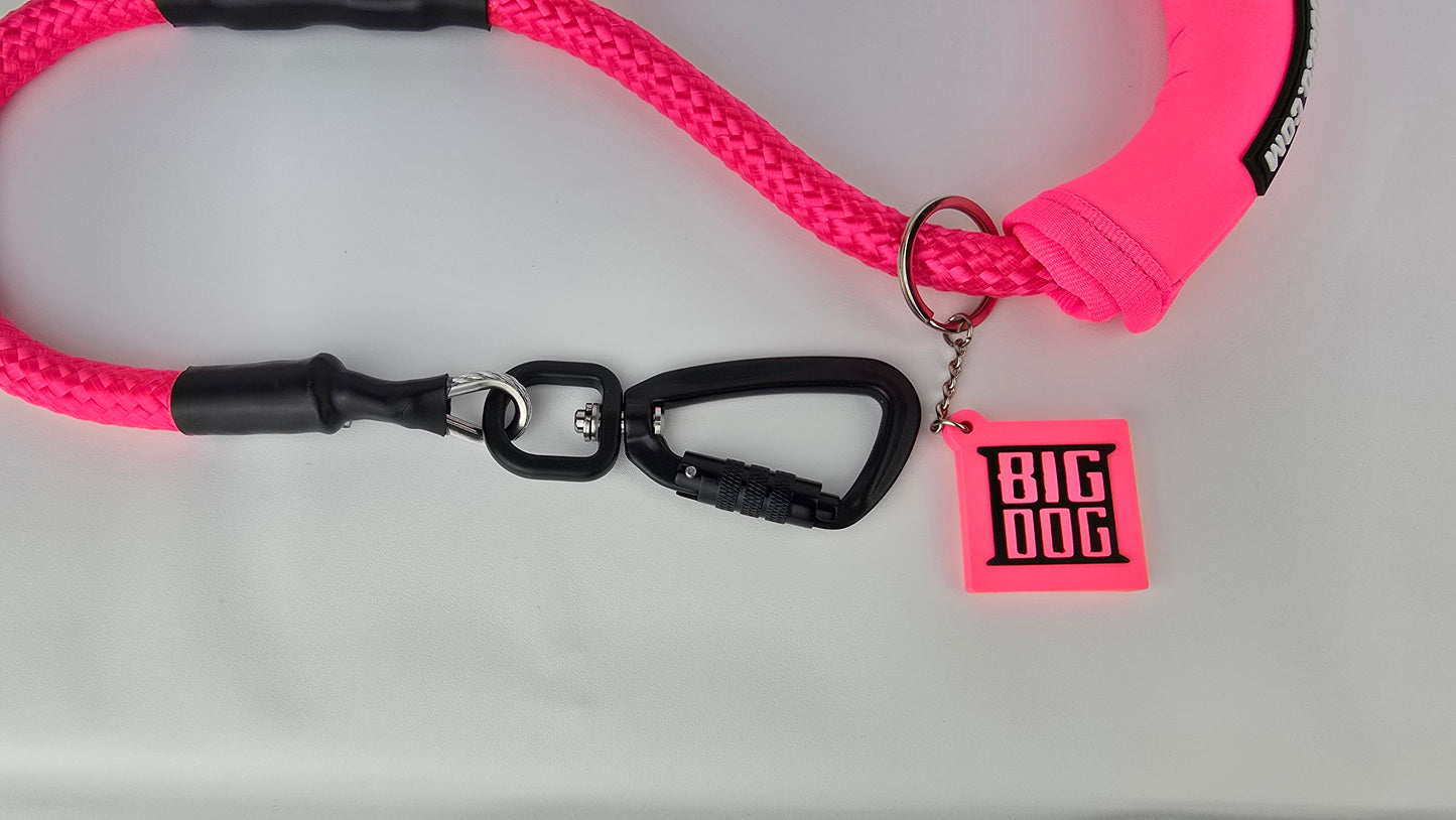 Pink heavy duty climbing rope dog leash with swivel carabiner and neoprene handle. Internal steel cable, anti chew.