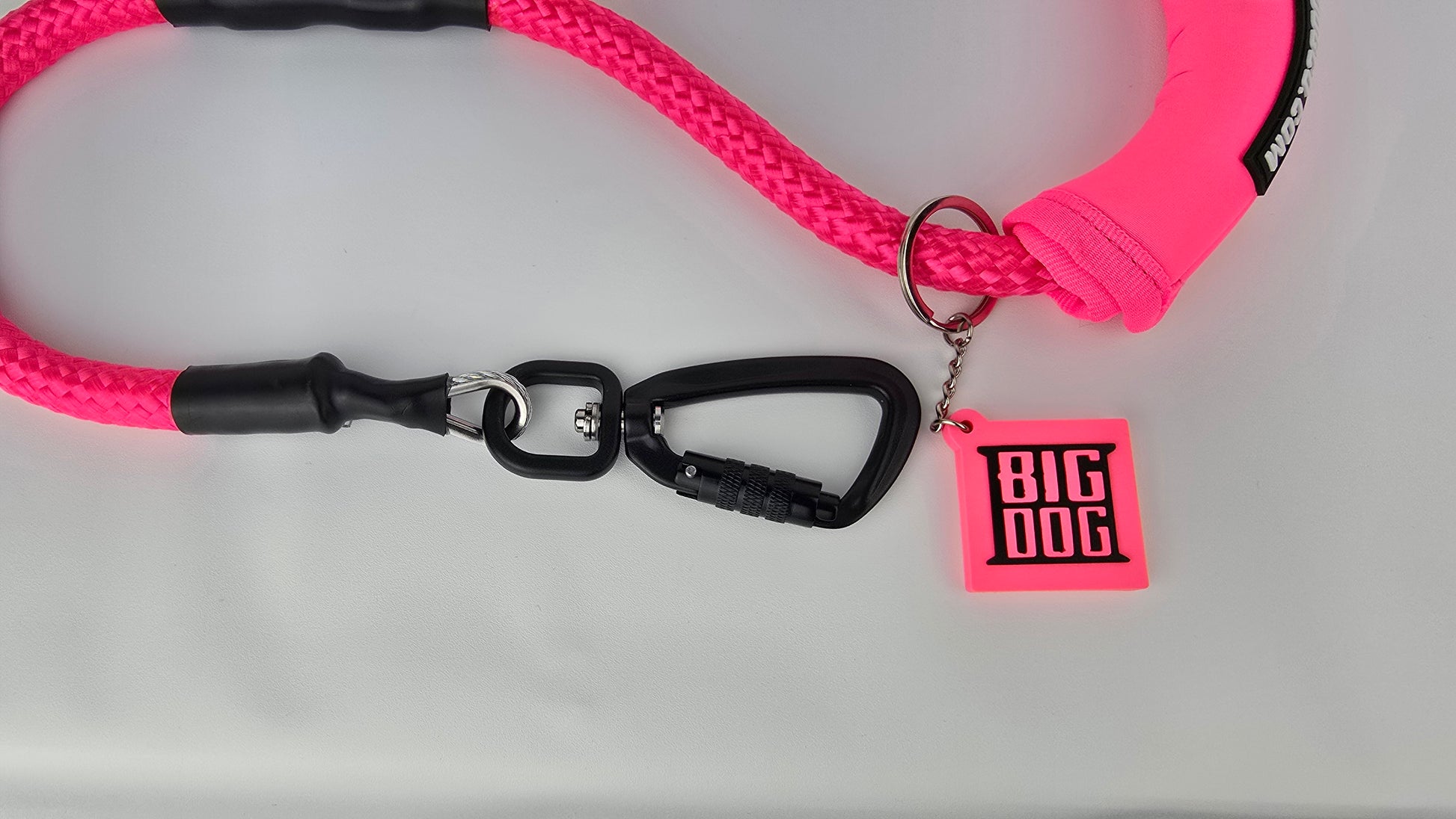 Pink heavy duty climbing rope dog leash with swivel carabiner and neoprene handle. Internal steel cable, anti chew.