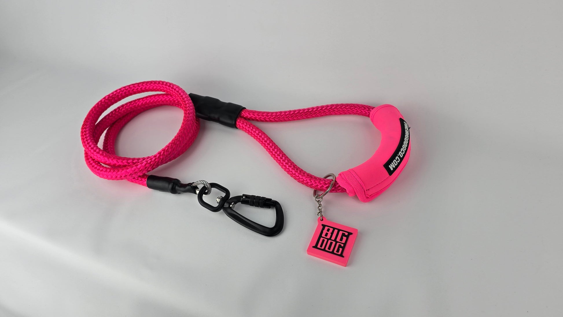 Pink heavy duty climbing rope dog leash with swivel carabiner and neoprene handle. Internal steel cable, anti chew.