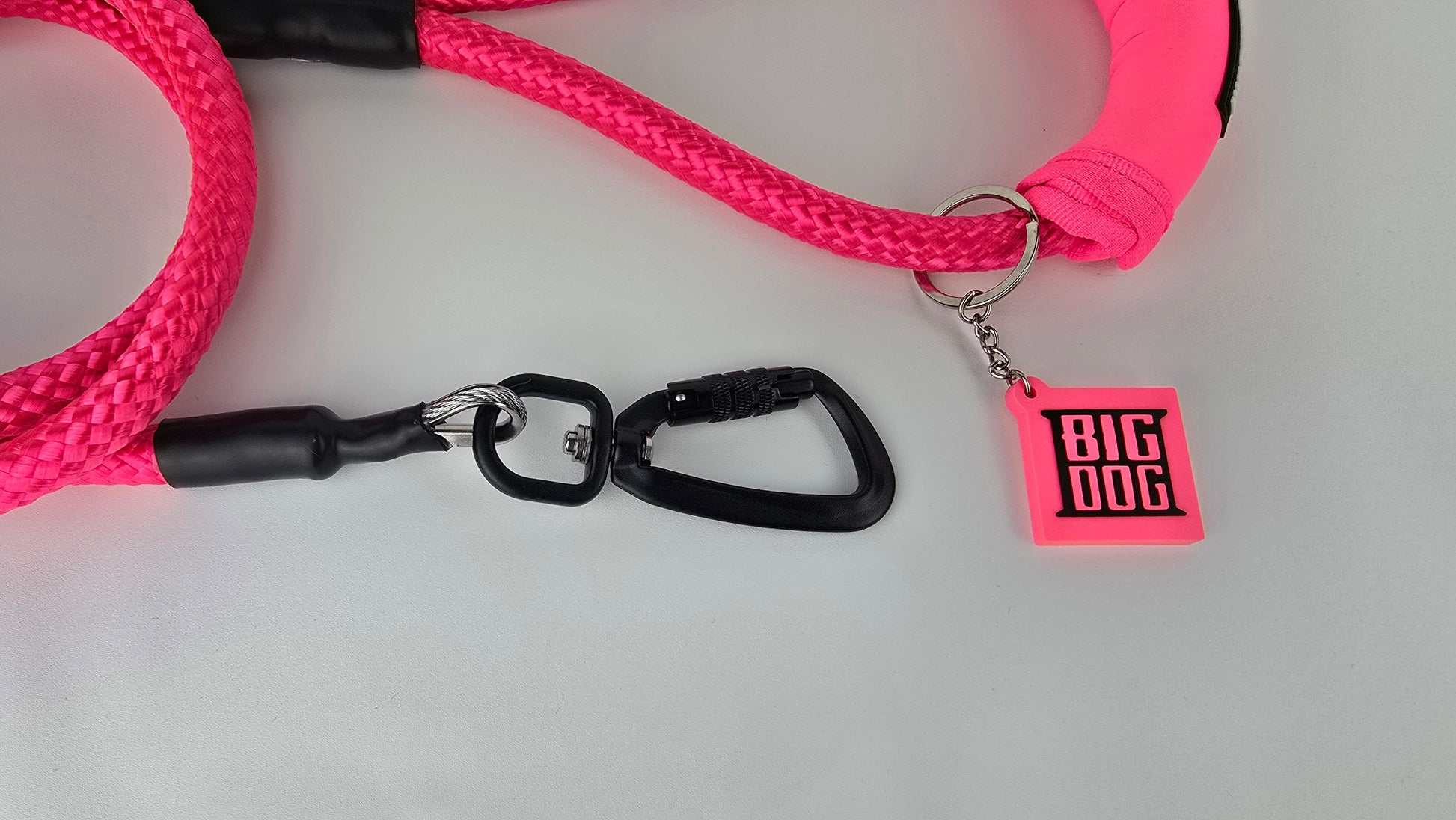 Pink heavy duty climbing rope dog leash with swivel carabiner and neoprene handle. Internal steel cable, anti chew.
