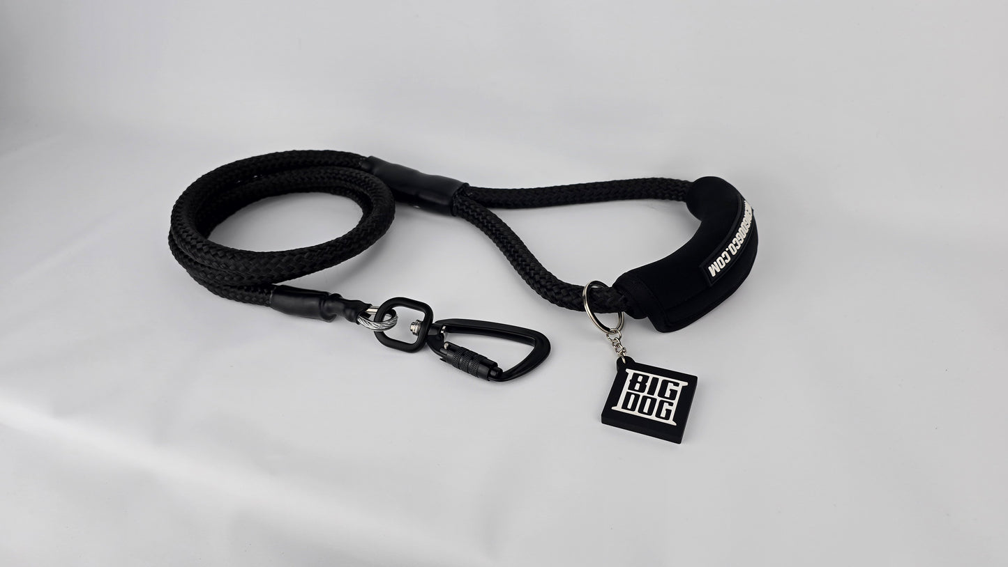 Black heavy duty climbing rope dog leash with swivel carabiner and neoprene handle. Internal steel cable, anti chew.