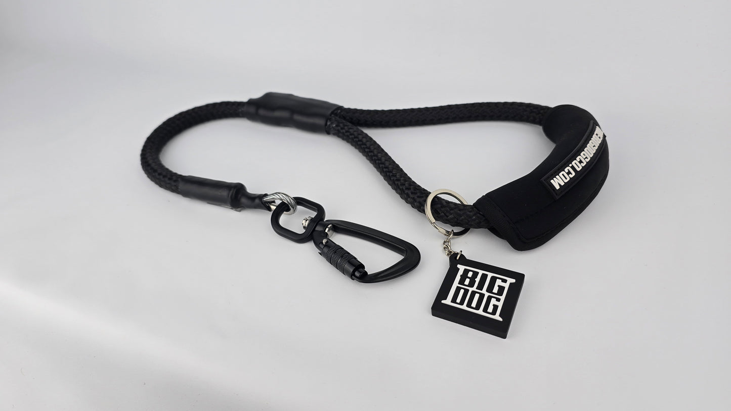 Black heavy duty climbing rope dog leash with swivel carabiner and neoprene handle. Internal steel cable, anti chew.